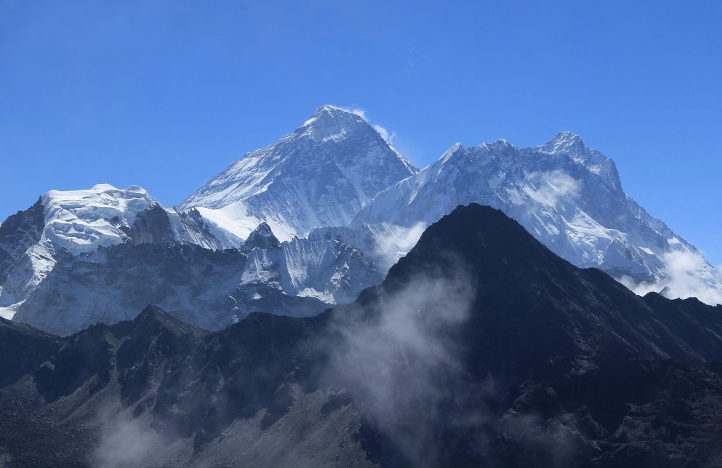 Piața forței de muncă și Efectul Everest